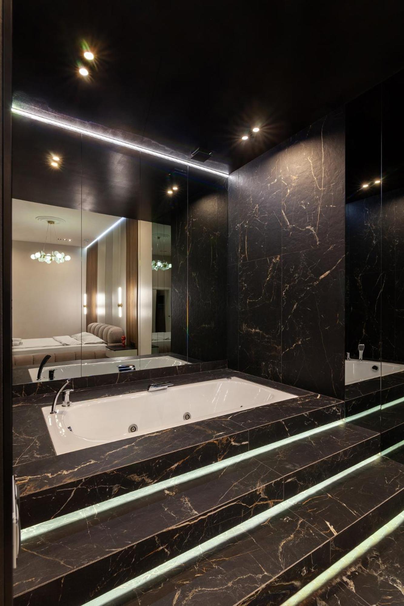 Апартаменти Leogrand Jacuzzi On Malaniuka 2 Львів Екстер'єр фото